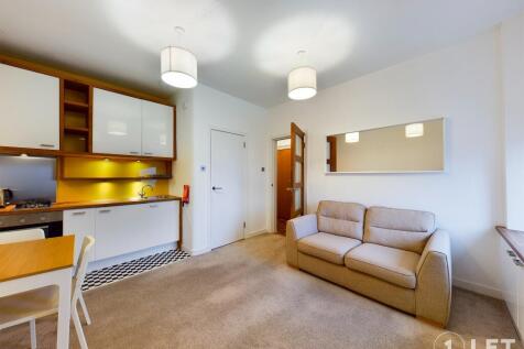 BOOK YOUR VIEWING ONLINE AT 1LET.CO.UK Quaint first floor one bedroom flat to let with fantastic views over the Firth of Forth towards Fife.