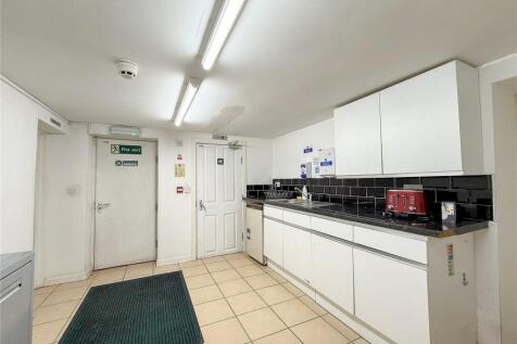 4 bed, 5 bath Plot in Manchester - Photo 20