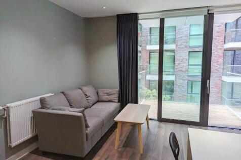 Modern FURNISHED 1-BED apartment in the heart of Aldgate, featuring access to LANDSCAPED GARDENS. Ideal for professionals seeking CENTRAL LOCATION and excellent TRANSPORT links (Aldgate East & Tower H