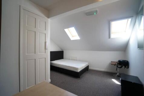6 Bedroom House in LL57 2EG