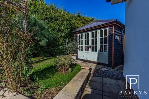 GARDEN SUMMER ROOM