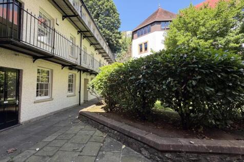 ** Zero Deposit Guarantee Available **
**Stylish City Living on Iconic Christmas Steps – 2 Bed Apartment Available Now!**
