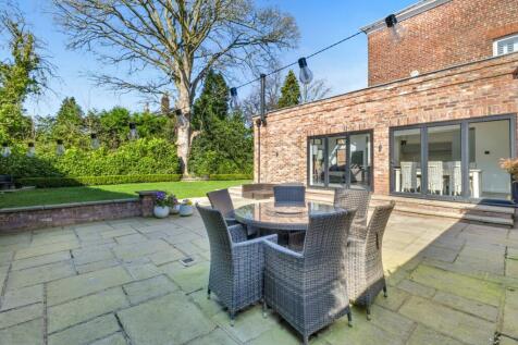 Outdoor Entertainment Area