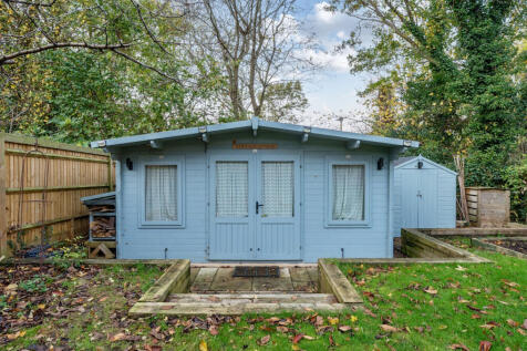 1381186-5-69149db...