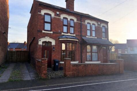 Platts Crescent Amblecote 1.jpg
