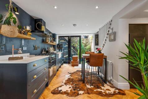 BESPOKE DINING KITCHEN