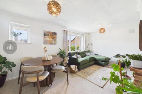 Sitting/Dining Room