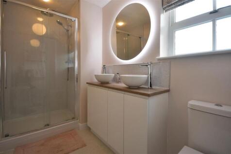 Refitted En Suite