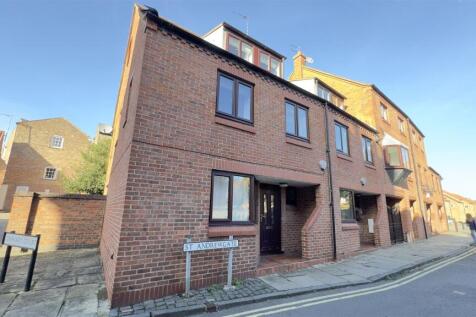 3 Bedroom Terraced in YO1 7BR