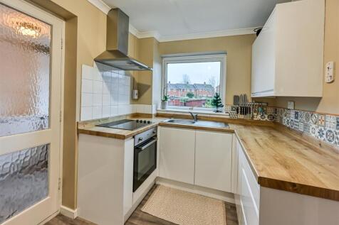 1 Denham Gardens-02.jpg