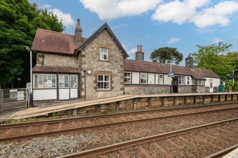 The station is only a few minutes away on foot! 