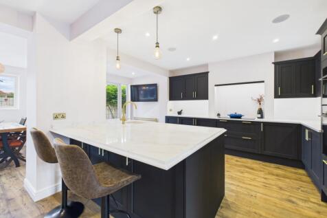 CAM03162G0-PR0321-STILL010