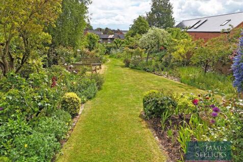 Delightful rear garden