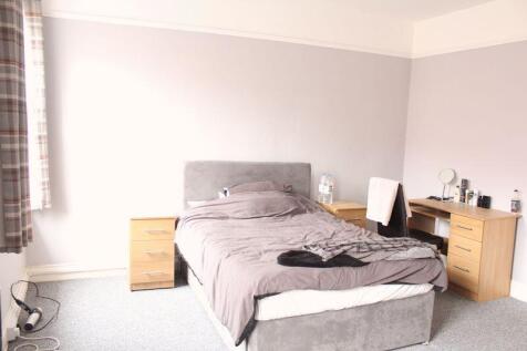 5 Bedroom House in WR1 3AD