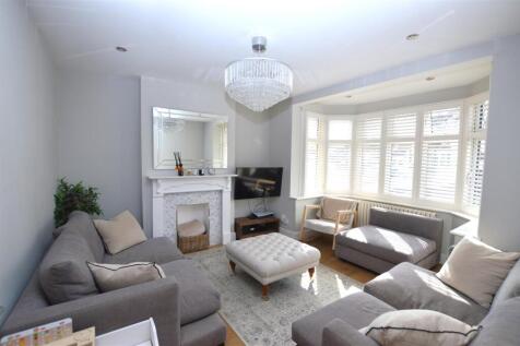 88 Park Road Liv.JPG