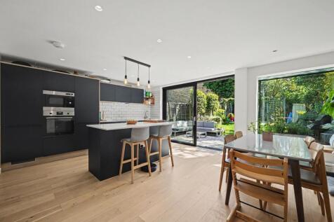 Kitchen (2).jpg