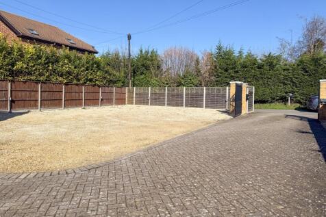 Extensive Driveway Parking