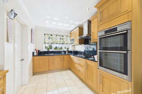 CAM03218G0-PR0690-STILL012