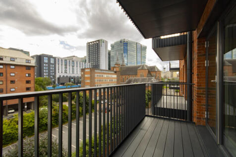 A 4TH FLOOR apartment with BALCONY in Snow Hill Wharf which is arranged around LANDSCAPED PODIUM GARDENS. Facilities include CONCIERGE, GYM, SAUNA, STEAM ROOM, RESIDENTS LOUNGE, CONFERENCE ROOM, MEETI