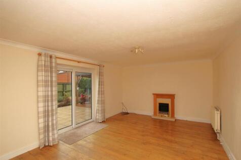 Living Room - 1.JPG