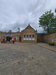 Retail Property (high street) to rent in bingley