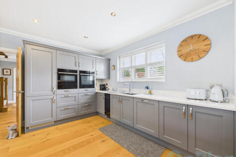 CAM04024G0-PR0028-STILL012