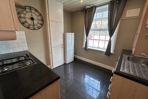 Introducing this charming 1-bedroom duplex apartment in the heart of a vibrant village setting. This unfurnished property boasts a bright and comfortable living space, perfect for those seeking a conv