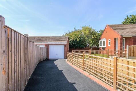 GARAGE & PARKING