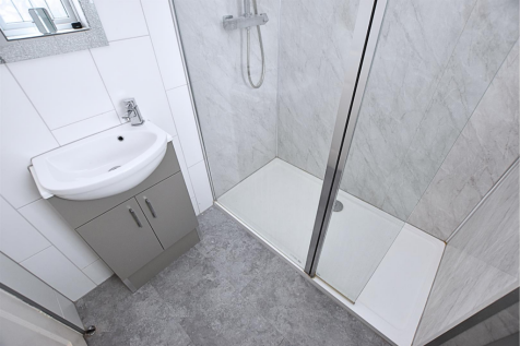 EN SUITE SHOWER ROOM