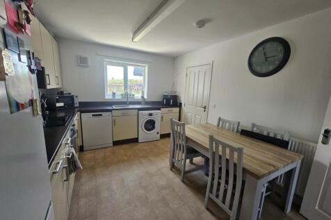 Kitchen 1.jpeg