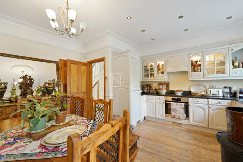 NEW TO MARKET!! Charming 3-Bed Mid-Terrace with