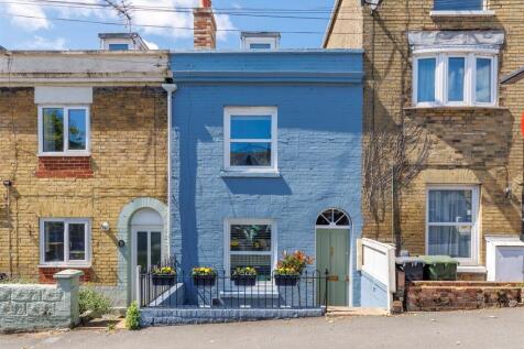 Terraced period home in central Cowes