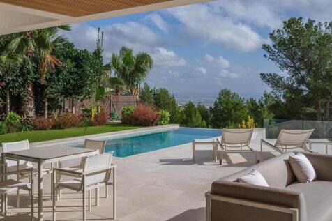 06-Design-Ikone in Son Vida mit Weitblick-kaufen-aussenbereich