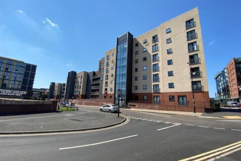 Ascend Properties are delighted to offer this fantastic two double bedroom, furnished apartment in one of the City's canal side developments, Quantum. Situated within a few minutes walk from Piccadill
