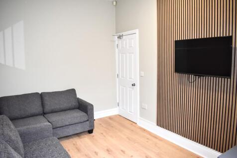 5 Bedroom Terraced in M14 6NA