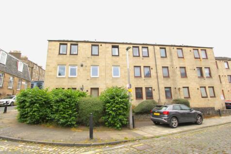 A bright and well-presented furnished one-bedroom apartment set within a peaceful landscaped courtyard in Edinburgh's desirable New Town. Ideally located within walking distance of the city centre and