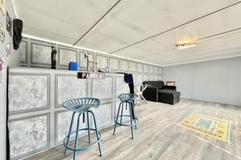 DETACHED GARDEN ROOM