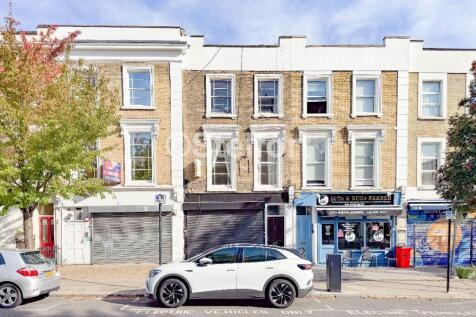 A well-presented 4 bedroom maisonette is set within this terraced property in Archway within minutes' walk to the tube.