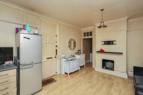 Flat 16 Astra Court East, Astra Close, Hornchurch, Essex, RM12 5NJ