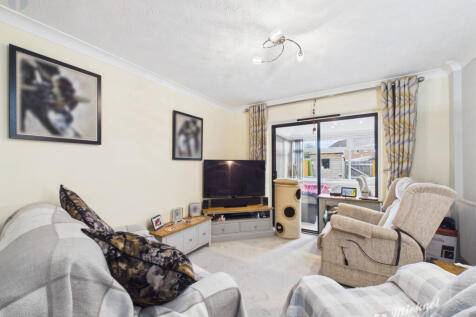 CAM03218G0-PR0963-STILL021