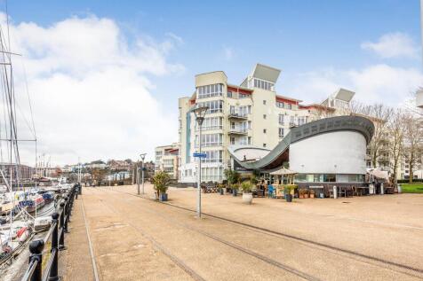 ** Zero Deposit Guarantee Available **
**PRIVATE ENTRANCE** **PARKING**