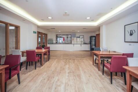 150 Queensway Court_-21.jpg