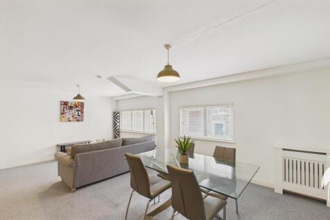 Open Plan Lounge/Dining & Kitchen