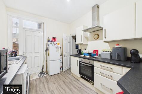 CAM02176G0-PR0747...