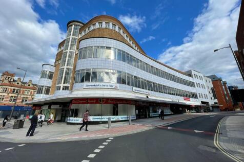 Retail Property (high street) to rent in scawthorpe