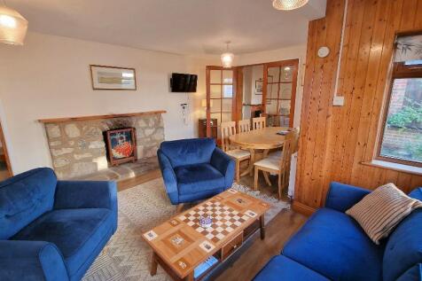 Sitting Room / Dining Room