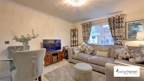 Open Plan Living Room/Kitchen