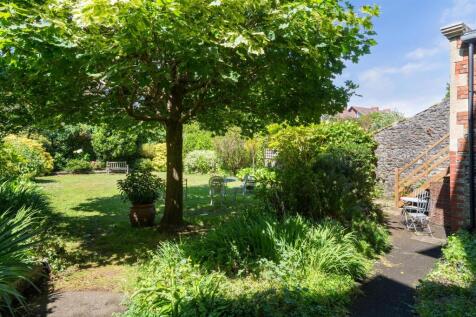 8 bed, 2 bath Semi-Detached in Bristol - Photo 40
