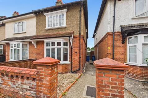 3 bed semi-detached house for rent in Clare Road, Maidenhead, Berkshire, SL6