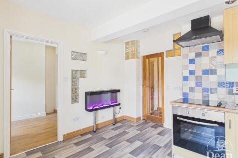 KITCHEN / LOUNGE